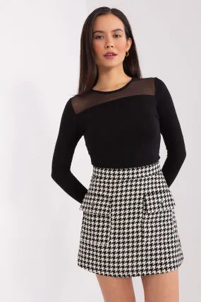 Chic Checkered Mini Skirt with Practical Patch Pockets - Stylish Comfort Redefined